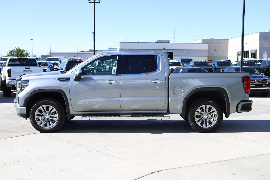 Used 2023 GMC Sierra 1500 Denali w/ Technology Package AWD/4WD image 3