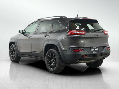 Used 2017 Jeep Cherokee Trailhawk w/ Cold Weather Group AWD/4WD image 3