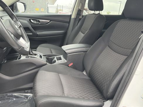 Used 2017 Nissan Rogue SV w/ SV Premium Package AWD/4WD image 14