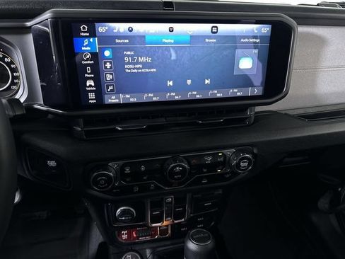 Used 2024 Jeep Gladiator Sport AWD/4WD image 13