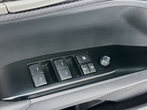 Used 2025 Toyota Camry SE image 15