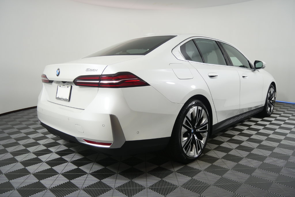 Certified 2026 BMW 530i RWD image 5