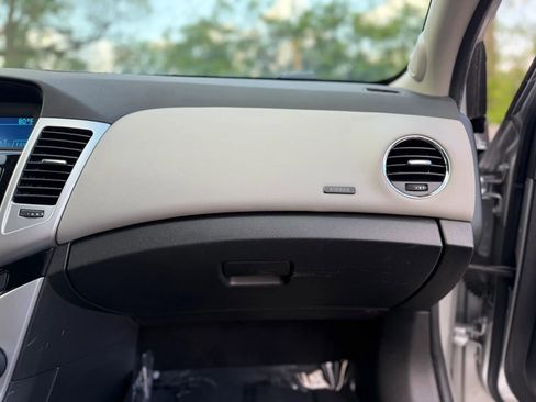 Used 2015 Chevrolet Cruze LS image 21