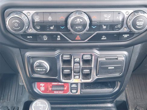 Used 2022 Jeep Gladiator Rubicon w/ Cold Weather Group image 15