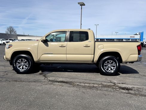 Used 2019 Toyota Tacoma SR5 image 7