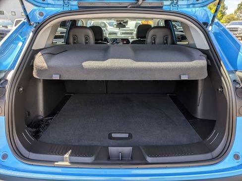 Used 2025 Chevrolet Trax LT w/ LPO, Blackout Package image 25