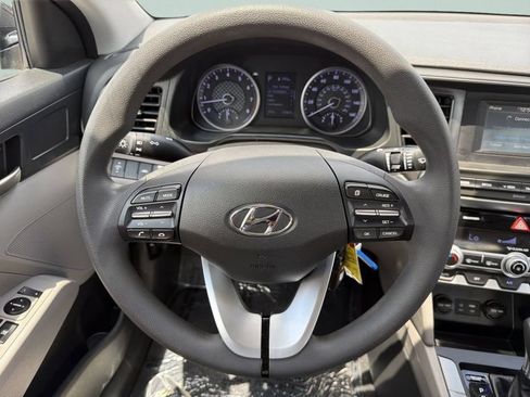 Used 2020 Hyundai Elantra SE FWD image 34
