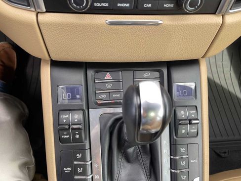 Used 2018 Porsche Macan Sport Edition AWD/4WD image 17