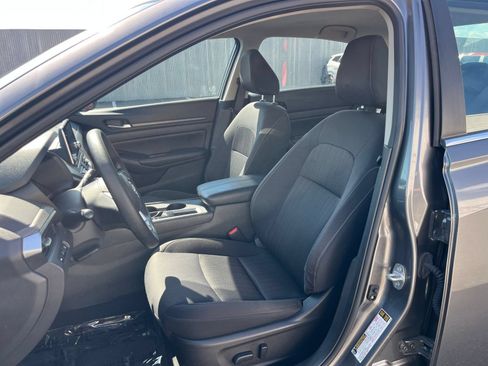 Used 2025 Nissan Altima 2.5 SV FWD image 37