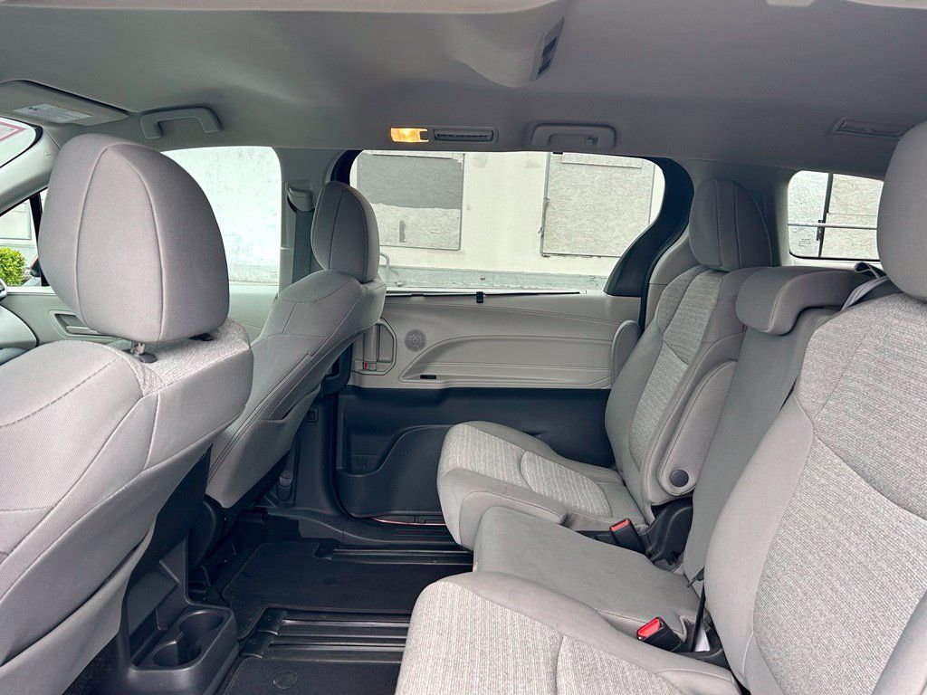Certified 2024 Toyota Sienna LE AWD/4WD image 12