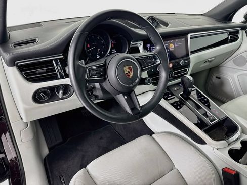 Certified 2025 Porsche Macan AWD/4WD image 4