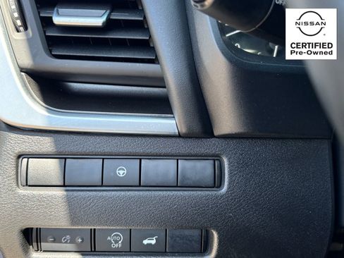 Certified 2025 Nissan Rogue SV FWD image 28