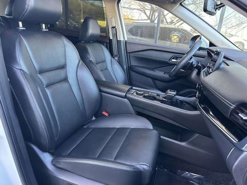 Used 2023 Nissan Rogue SL w/ SL Premium Package image 11