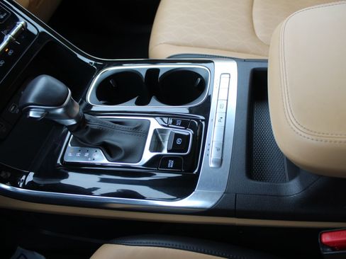 Used 2024 Kia Carnival EX image 31