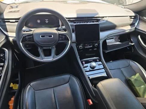 Used 2022 Jeep Grand Cherokee Overland AWD/4WD image 6