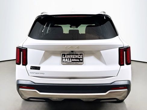 Used 2024 Kia Sorento S image 5