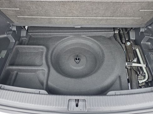 Used 2024 Volkswagen Atlas SE image 33