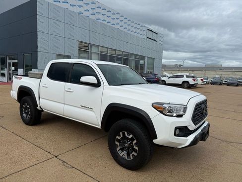 Used 2022 Toyota Tacoma TRD Off-Road w/ Technology Package AWD/4WD image 6