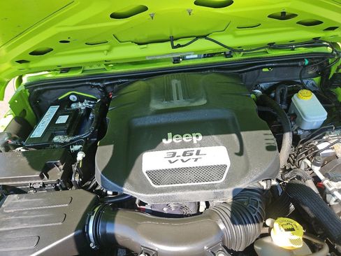 Used 2012 Jeep Wrangler Unlimited Sport AWD/4WD image 33
