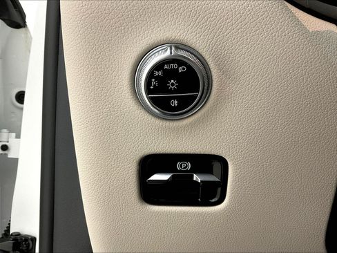Certified 2023 Mercedes-Benz GLC 300 4MATIC image 36