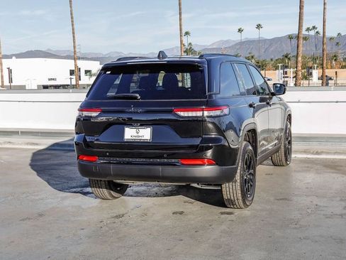 New 2025 Jeep Grand Cherokee Altitude image 9