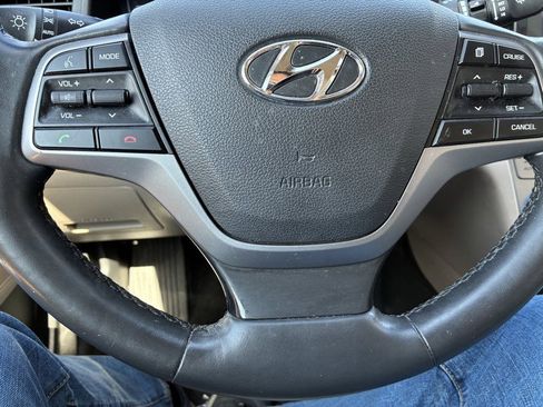 Used 2017 Hyundai Elantra SE w/ SE A/T Tech Package 03 image 8