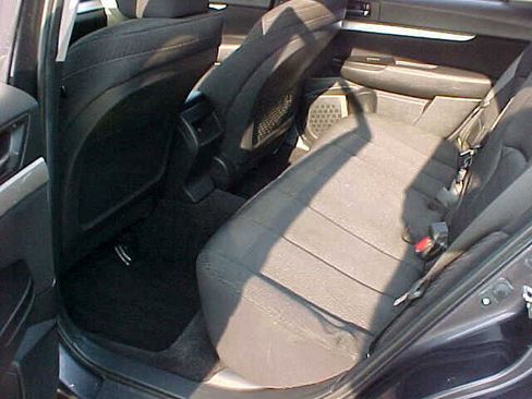 Used 2011 Subaru Outback 2.5i Premium w/ All-Weather Pkg image 11