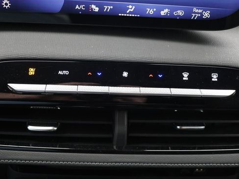 Used 2025 Buick Enclave Preferred image 23