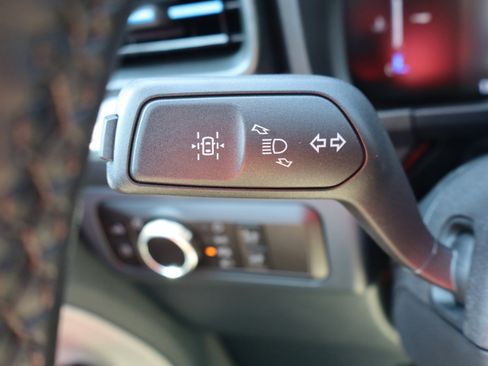 New 2025 Ford Maverick XLT w/ XLT Luxury Package image 16