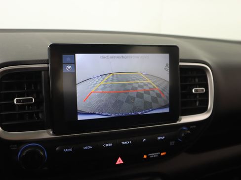 Used 2025 Hyundai Venue SEL image 6