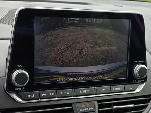 Used 2024 Nissan Altima 2.5 SV FWD image 19