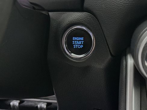Used 2021 Toyota RAV4 XLE w/ Convenience Package FWD image 20