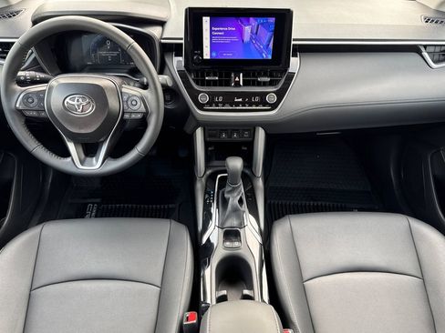 Certified 2025 Toyota Corolla Cross XLE image 28