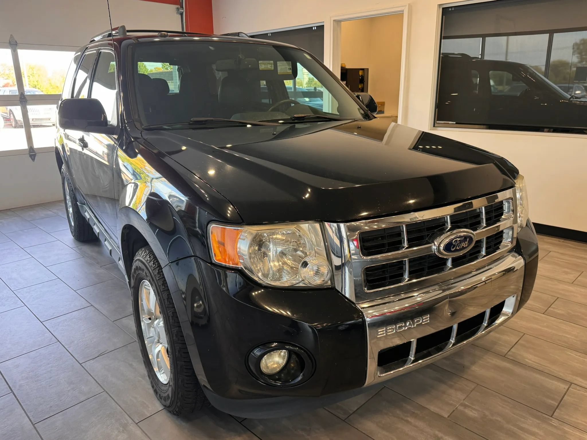Used 2012 Ford Escape Limited w/ Class II Trailer Tow Pkg FWD image 1