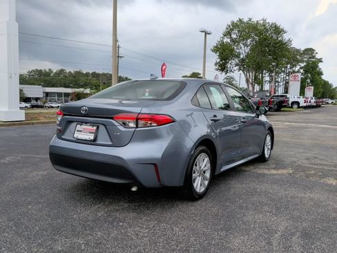 Used 2025 Toyota Corolla LE w/ LE Premium Package FWD image 6