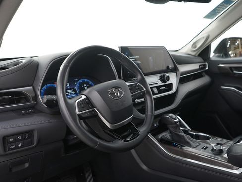 Used 2024 Toyota Highlander Limited AWD/4WD image 28