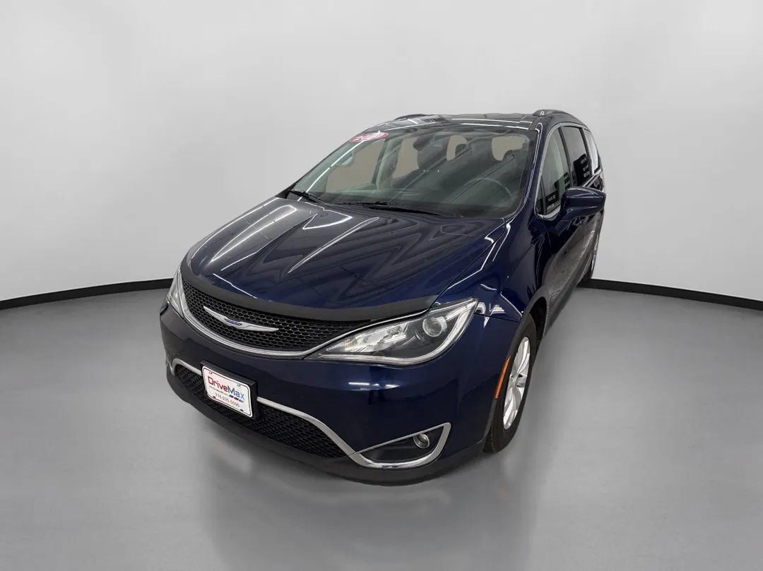 Used 2019 Chrysler Pacifica Touring-L FWD image 4