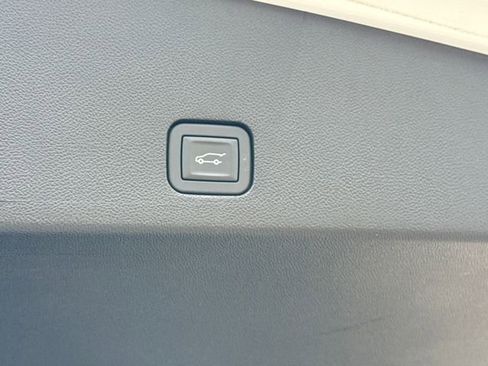 Certified 2025 Cadillac XT6 Luxury image 33