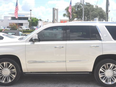 Used 2015 Cadillac Escalade Platinum RWD image 14
