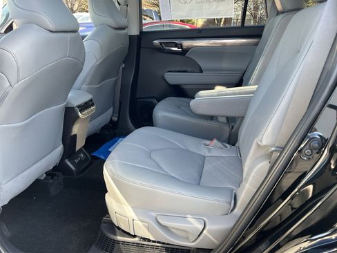 New 2026 Toyota Highlander Platinum image 20