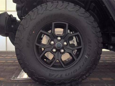 Used 2024 Jeep Wrangler Unlimited AWD/4WD image 7