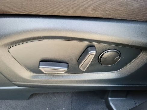 Used 2023 Ford Explorer XLT RWD image 23
