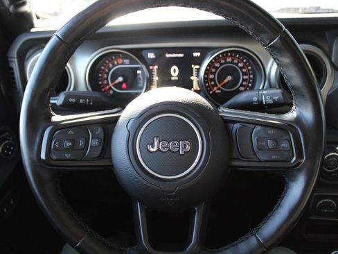 Certified 2021 Jeep Gladiator Willys image 20