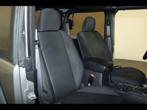 Used 2021 Jeep Wrangler Sport S image 27
