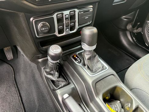 Used 2024 Jeep Gladiator Sport w/ Convenience Group image 20