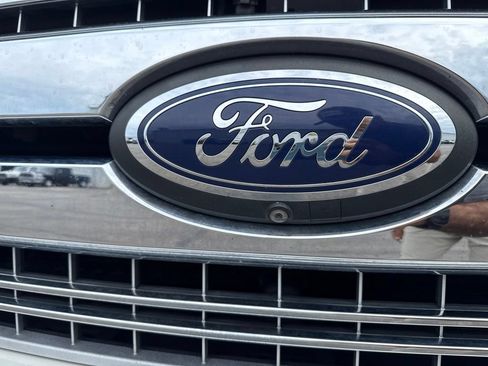 Used 2018 Ford F150 Lariat w/ Equipment Group 502A Luxury AWD/4WD image 25