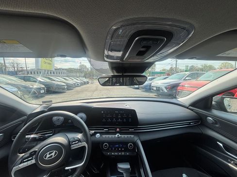 Used 2025 Hyundai Elantra SEL image 36