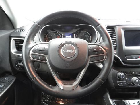 Used 2019 Jeep Cherokee Latitude Plus FWD image 16