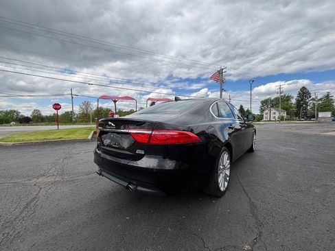 Used 2018 Jaguar XF Prestige AWD/4WD image 4