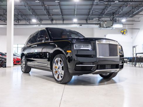 Used 2022 Rolls-Royce Cullinan AWD/4WD image 3